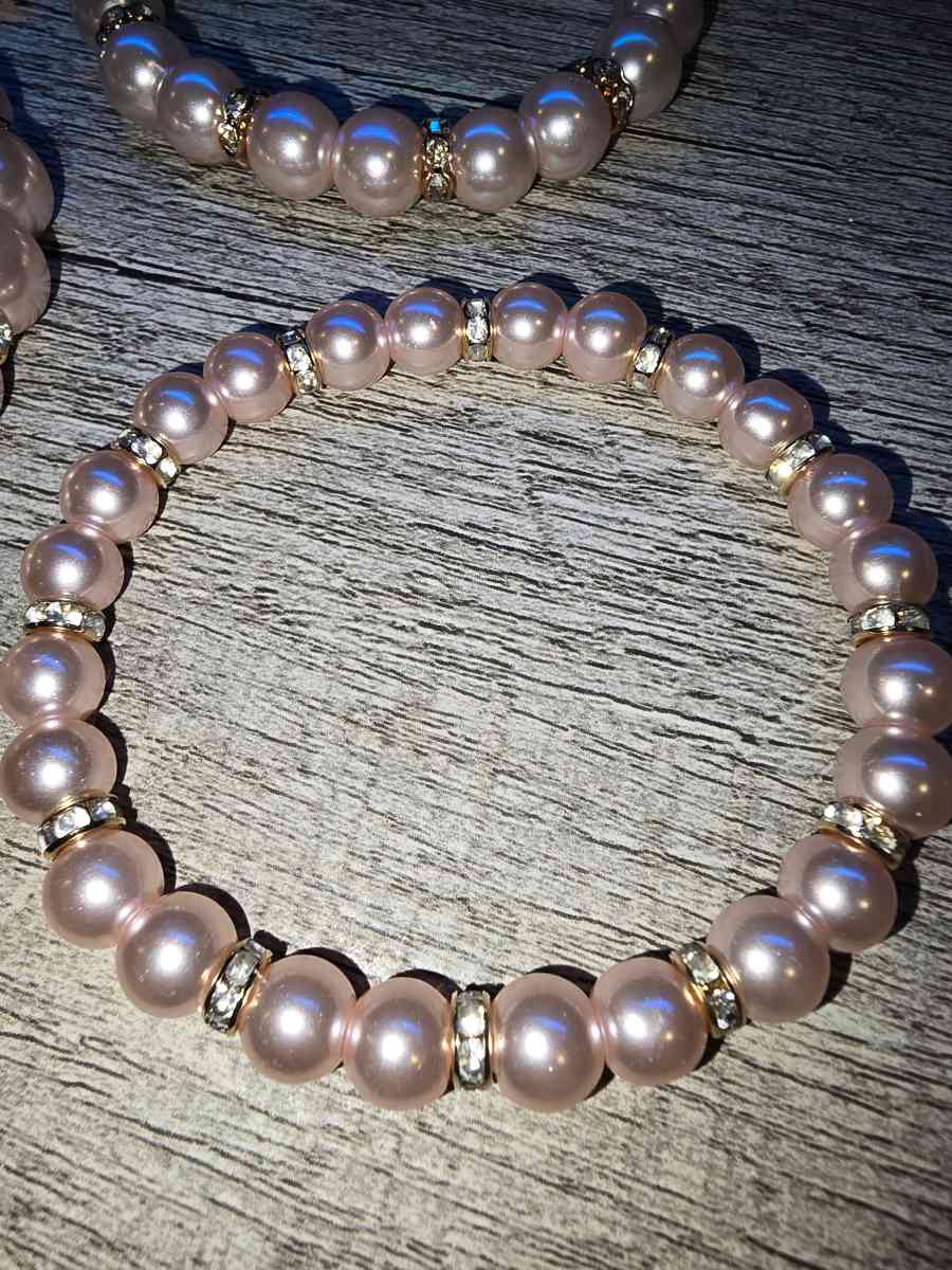 Brand New never worn set of 4 pink pearl Bracelets - Hartsville, South Carolina - FleaMarketBay