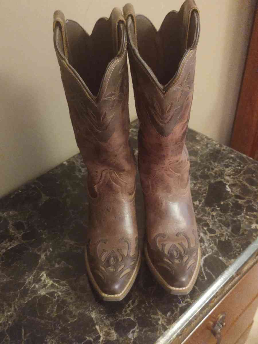 Abilene Womens Vintage Tan with Brown Snip Toe Cowgirl Boots - Corydon, Indiana