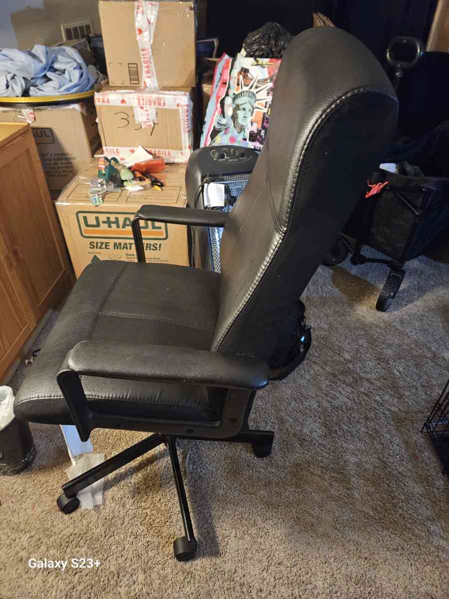 Computer desk Chair - Washington Navy Yard, District of Columbia - FleaMarketBay