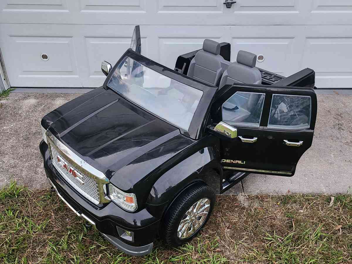 GMC Sierra 12V Ride On Power Wheels - Homosassa, Florida - FleaMarketBay