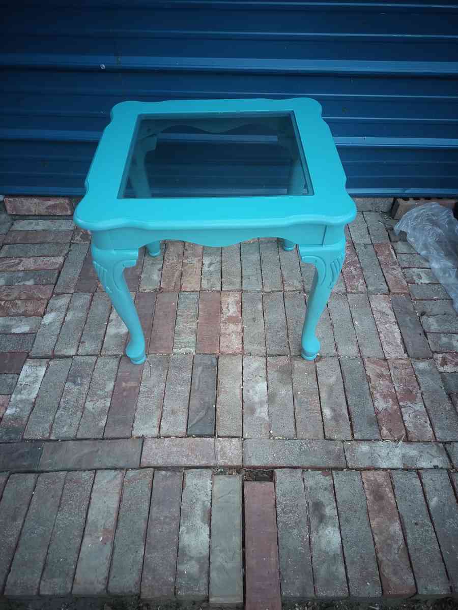 Small Side Table - Shawnee, Oklahoma - FleaMarketBay