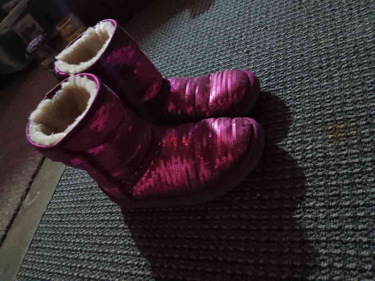 UGG boots - Independence, Missouri - FleaMarketBay