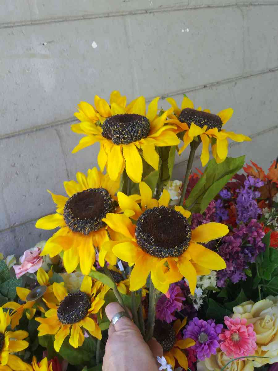 Fake Flowers - Tampa, Florida - FleaMarketBay