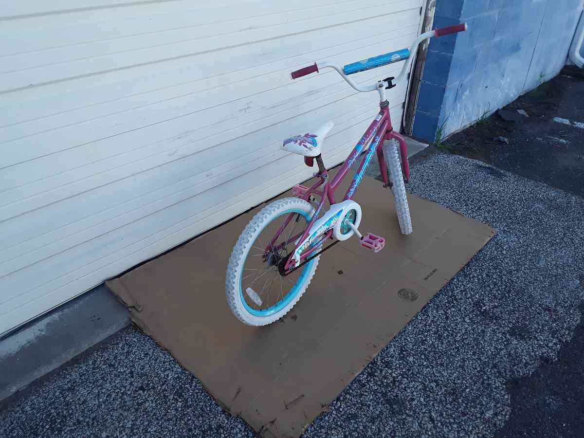 Nice White Girls 20 Huffy Sea Star Bicycle Like New - Williamstown, New Jersey - FleaMarketBay
