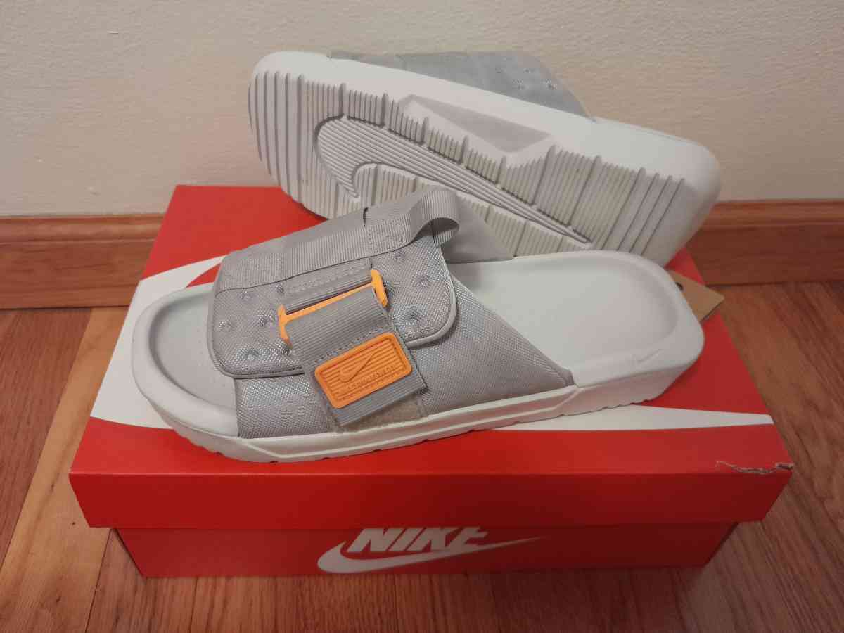 Nike slides - Saint Charles, Missouri