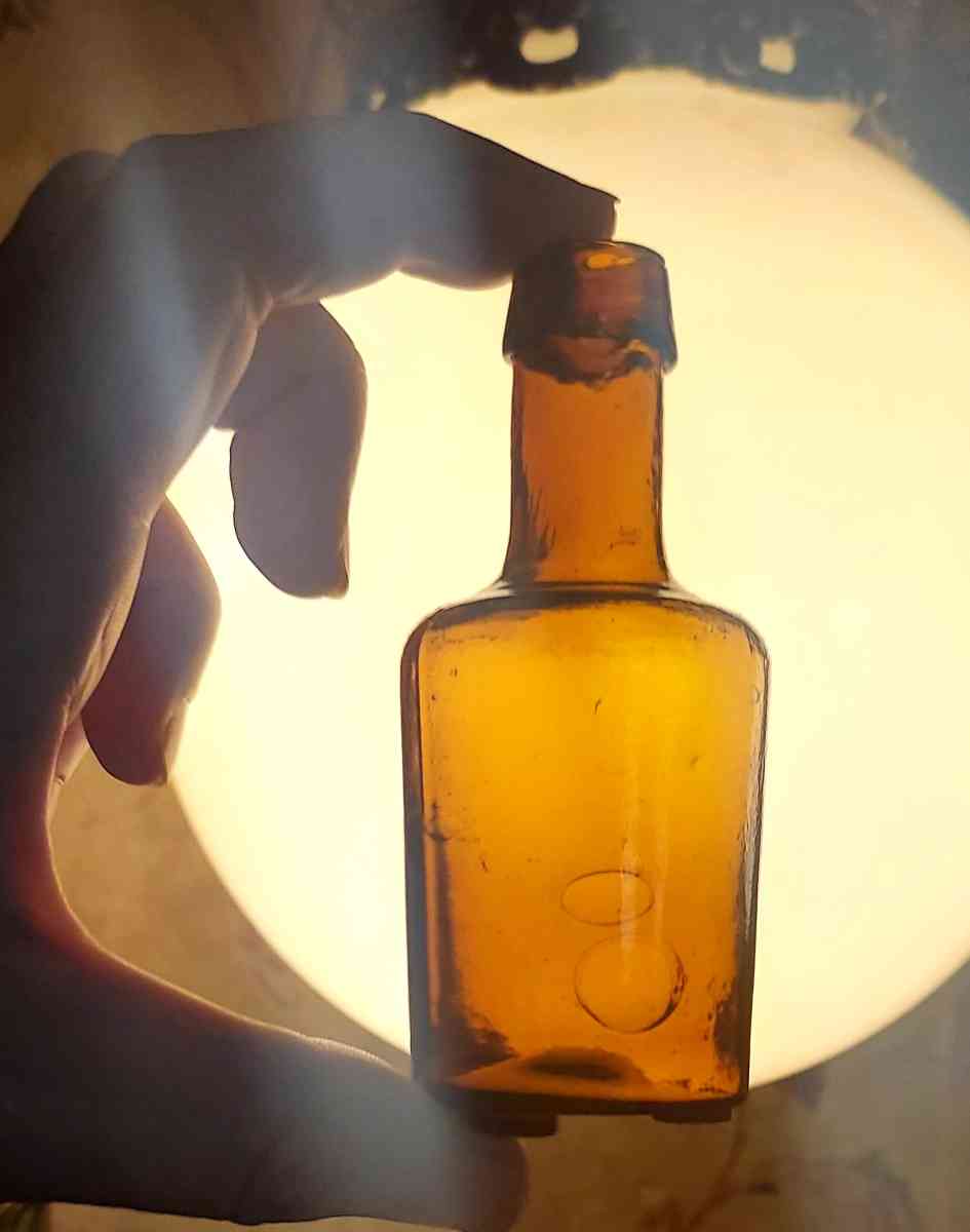 Rare 1840s to 1850s Antique Pontiled Mini Squat Bottle - Saluda, South Carolina - FleaMarketBay