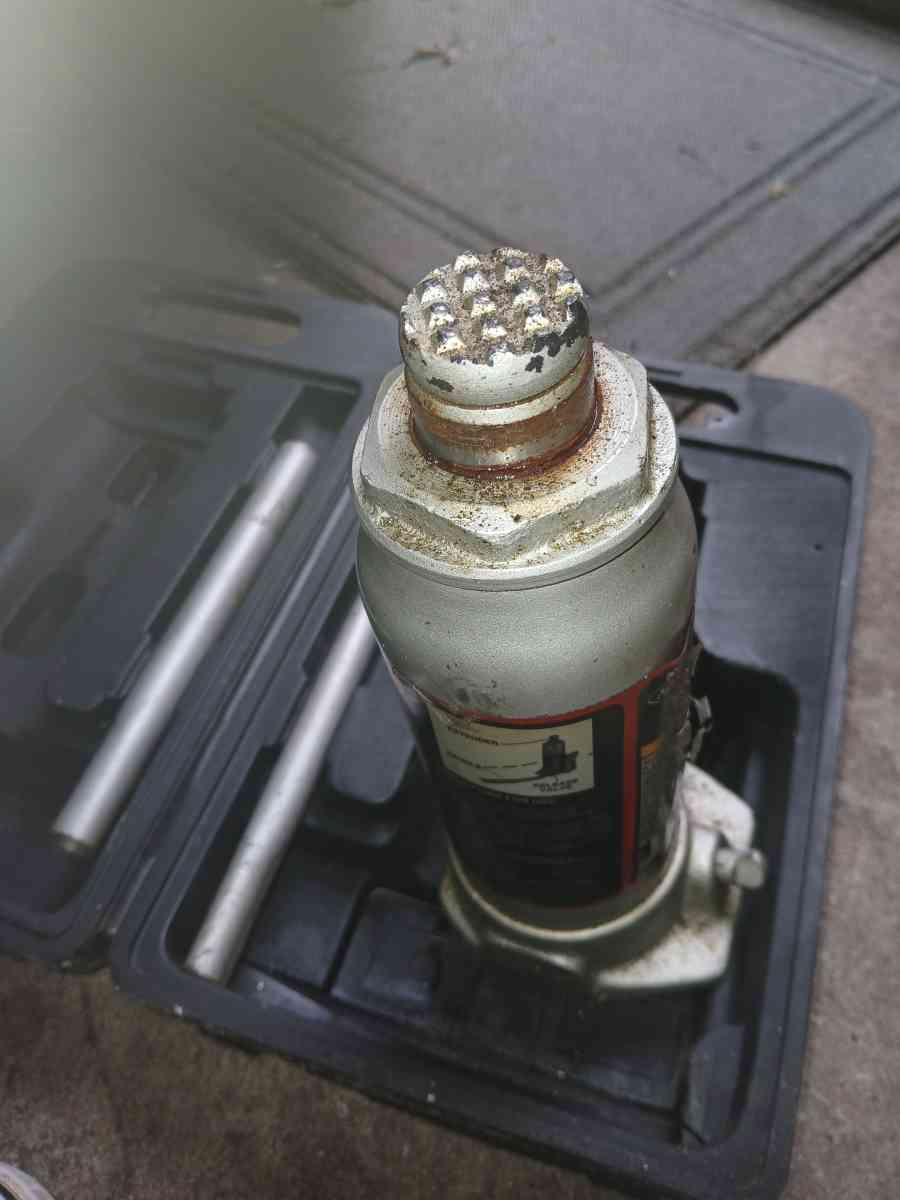 VTG Mack Hydraulics 6 Ton Bottle Jack 12000 Lb Capacity No 9 - Dayton, Ohio - FleaMarketBay