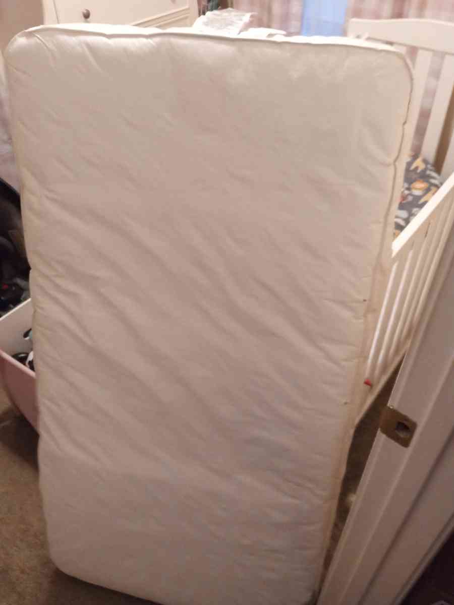 crib mattress - Omaha, Nebraska - FleaMarketBay