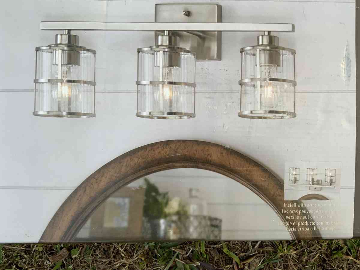 Allen Roth Kenross Vanity Bar Light - Homosassa, Florida - FleaMarketBay