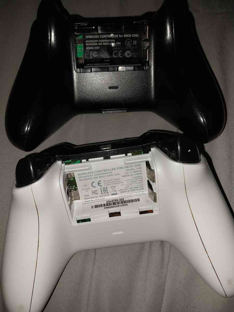 Xbox One controllers - Acworth, Georgia - FleaMarketBay