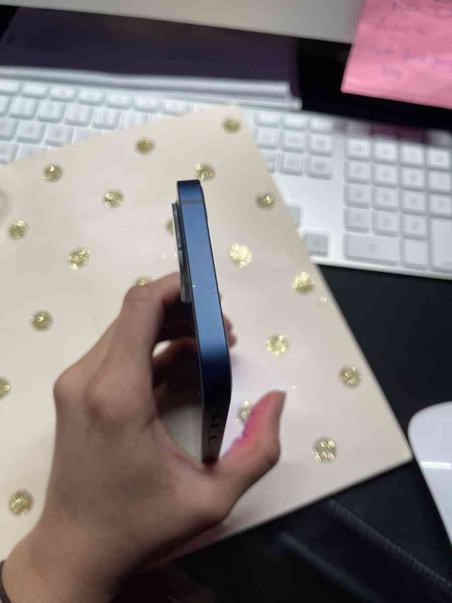 iPhone 12 - Aurora, Illinois - FleaMarketBay