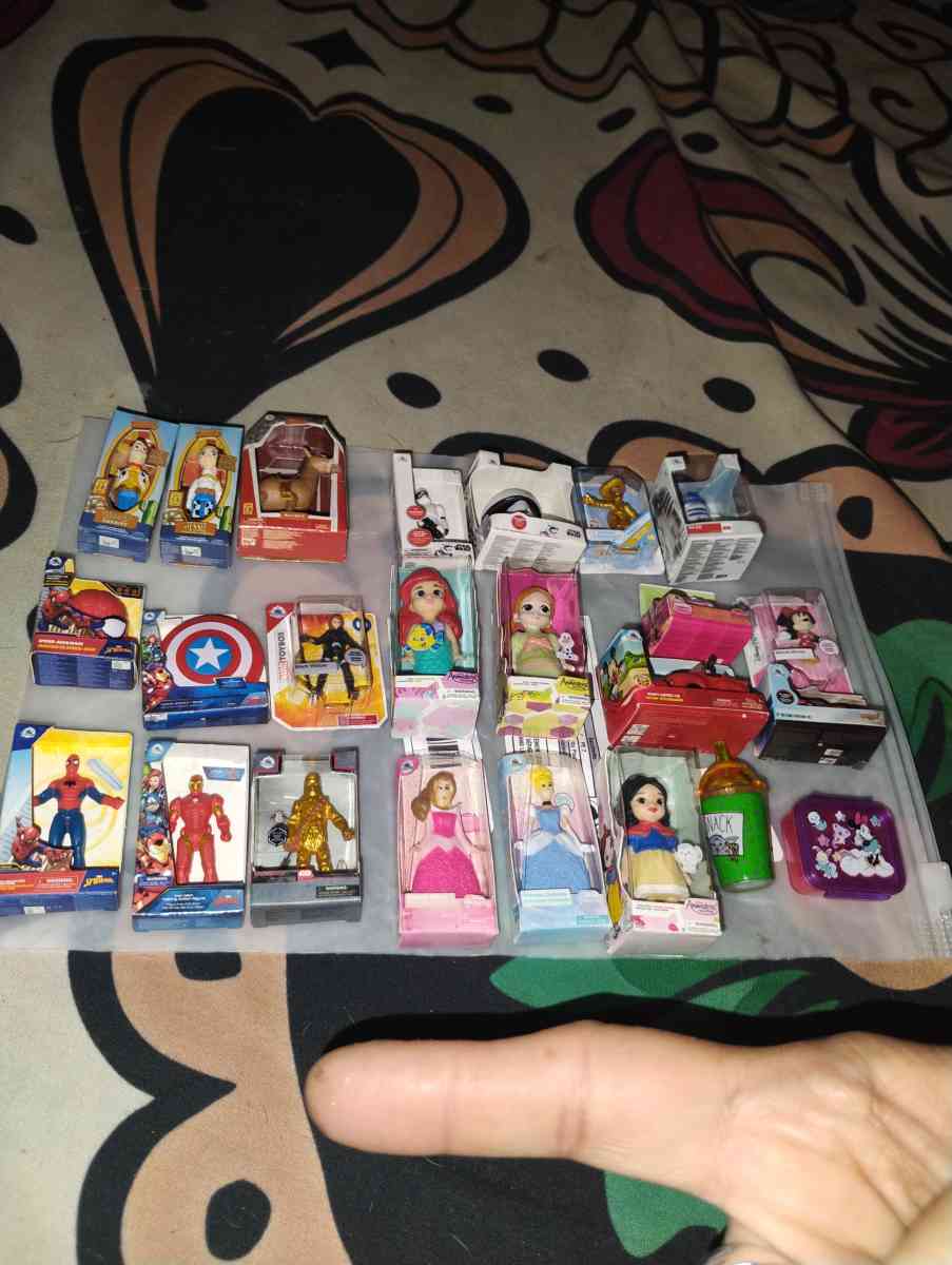 New mini figurines - Dallas, Texas - FleaMarketBay