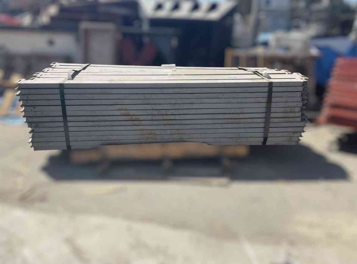 Beams  Upright - Azusa, California - FleaMarketBay