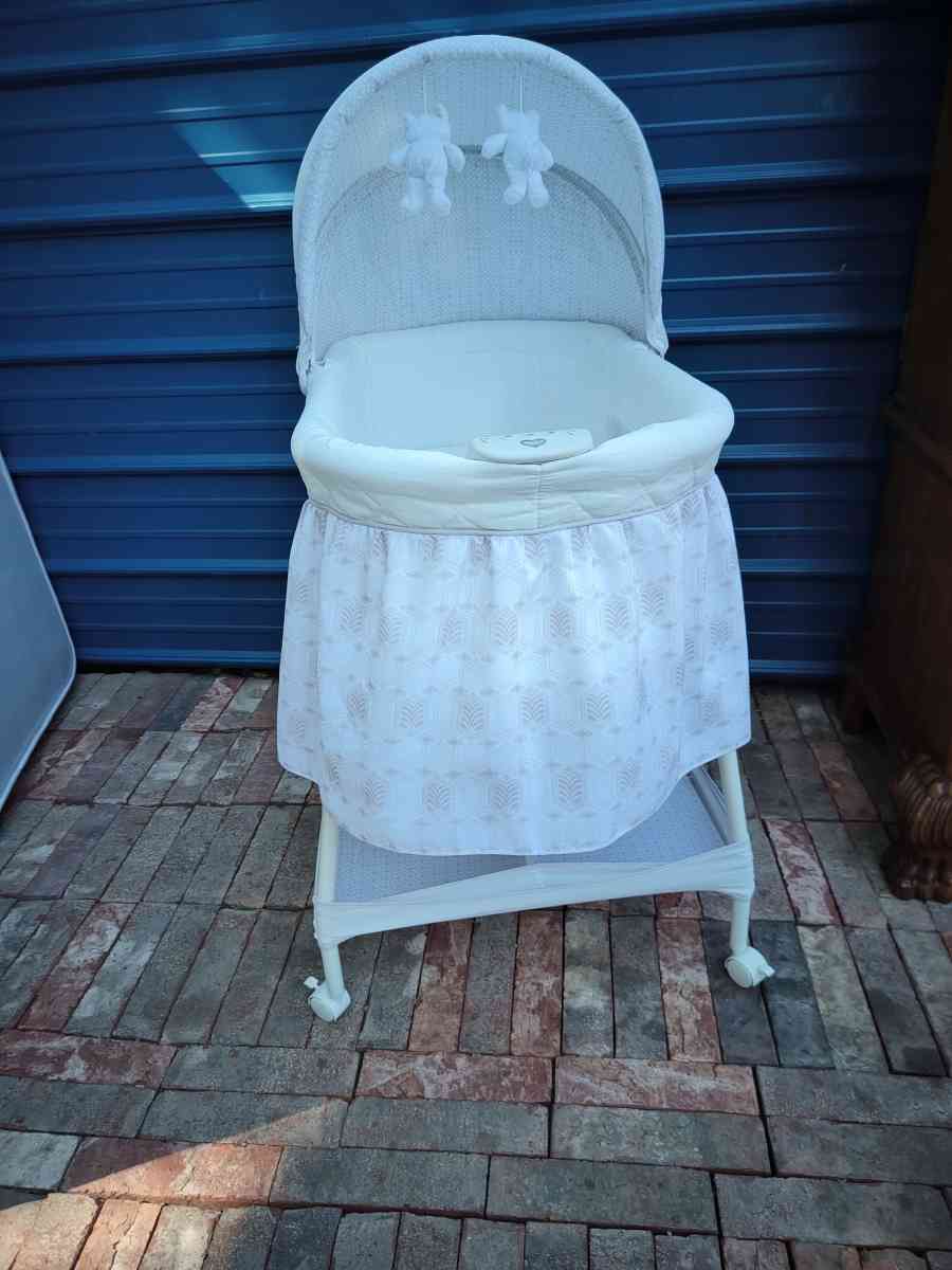 Baby Bassinet - Shawnee, Oklahoma - FleaMarketBay
