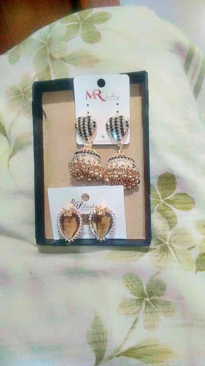 new ear rings - Fairfax, Virginia - FleaMarketBay