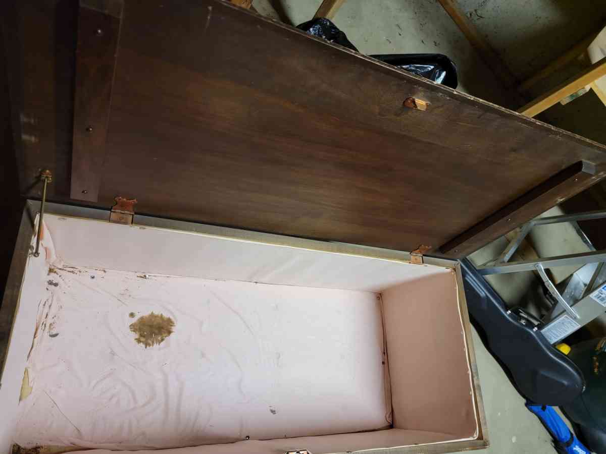 Cedar chest - Westminster, Colorado - FleaMarketBay