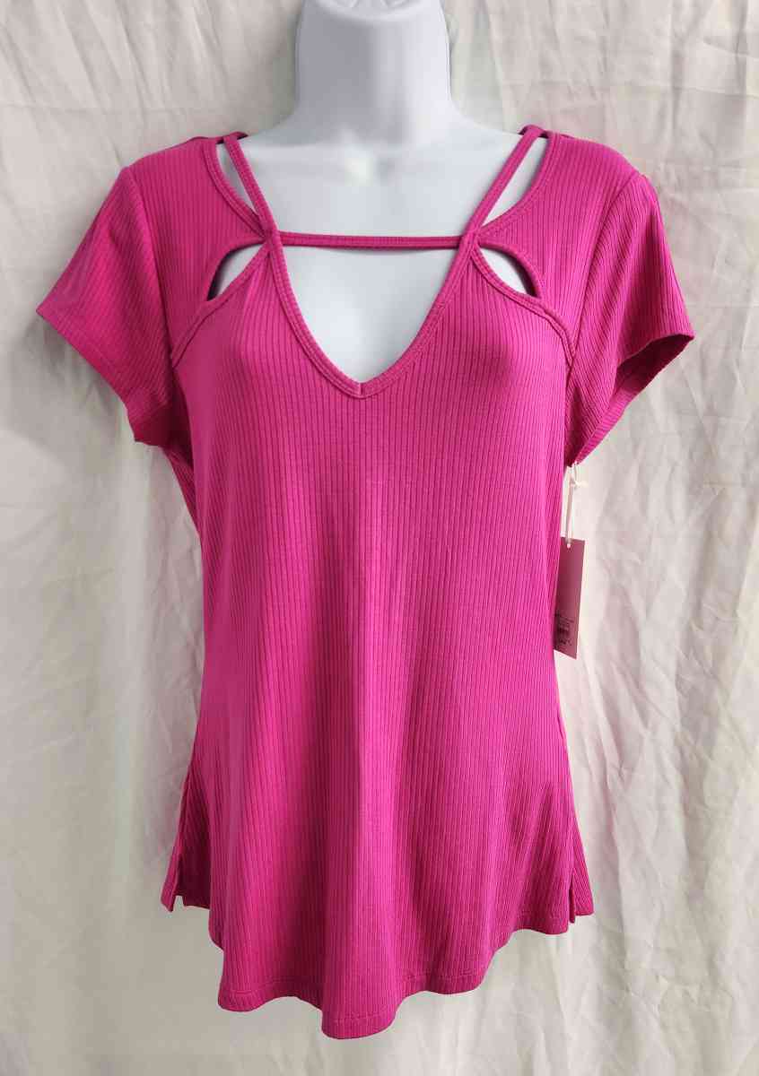 Candies Made To Sparkle Cutout Neckline Ribbed Tee in Fuscia - Kenner, Louisiana
