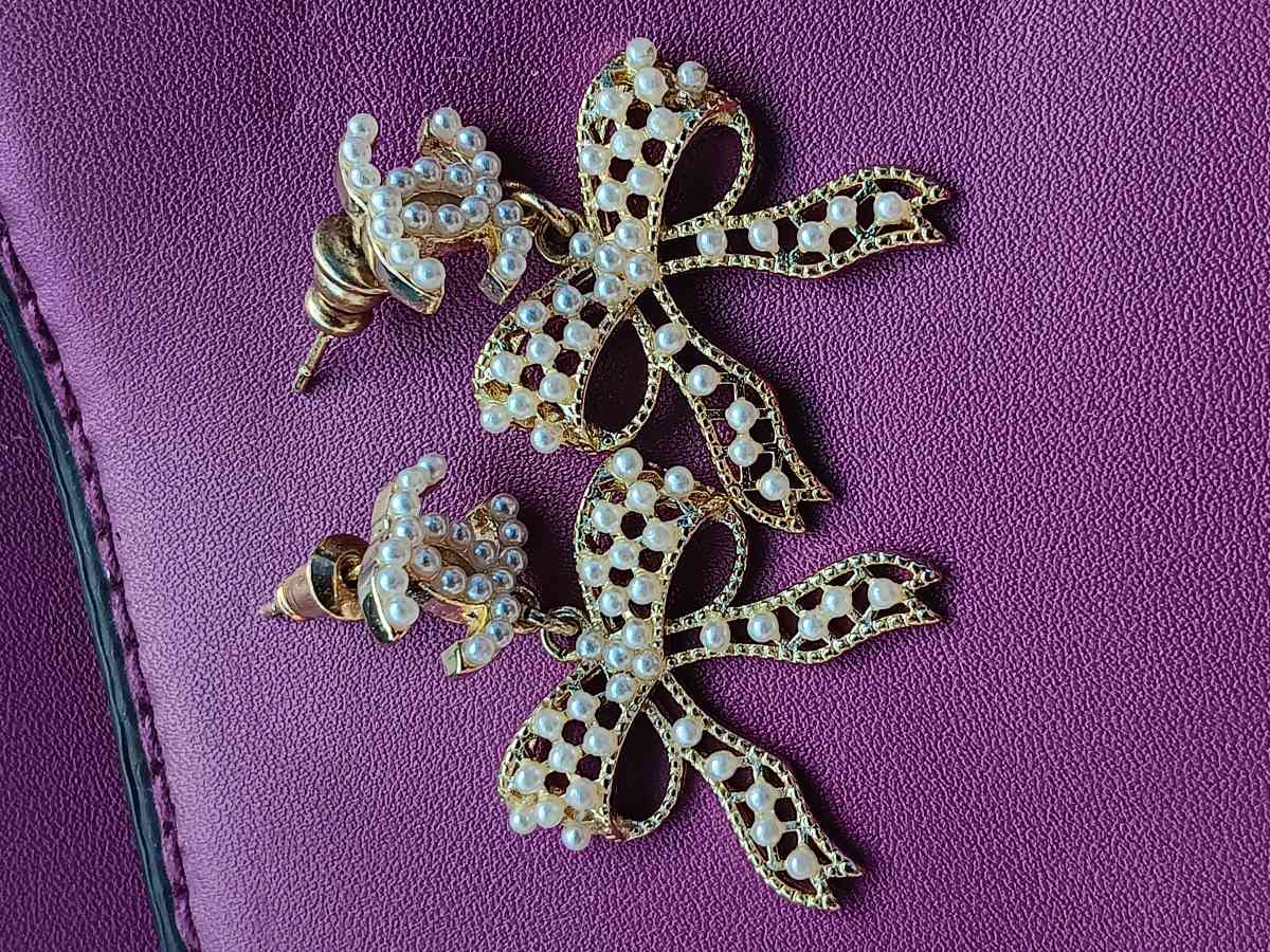 Chanel BOW earrings - Santa Cruz, California - FleaMarketBay
