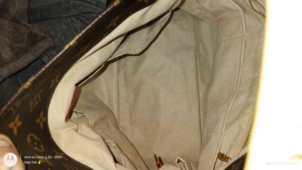Louis Vuitton Artsy MM Monogram Shoulder Bag Tote Purse - Champaign, Illinois - FleaMarketBay