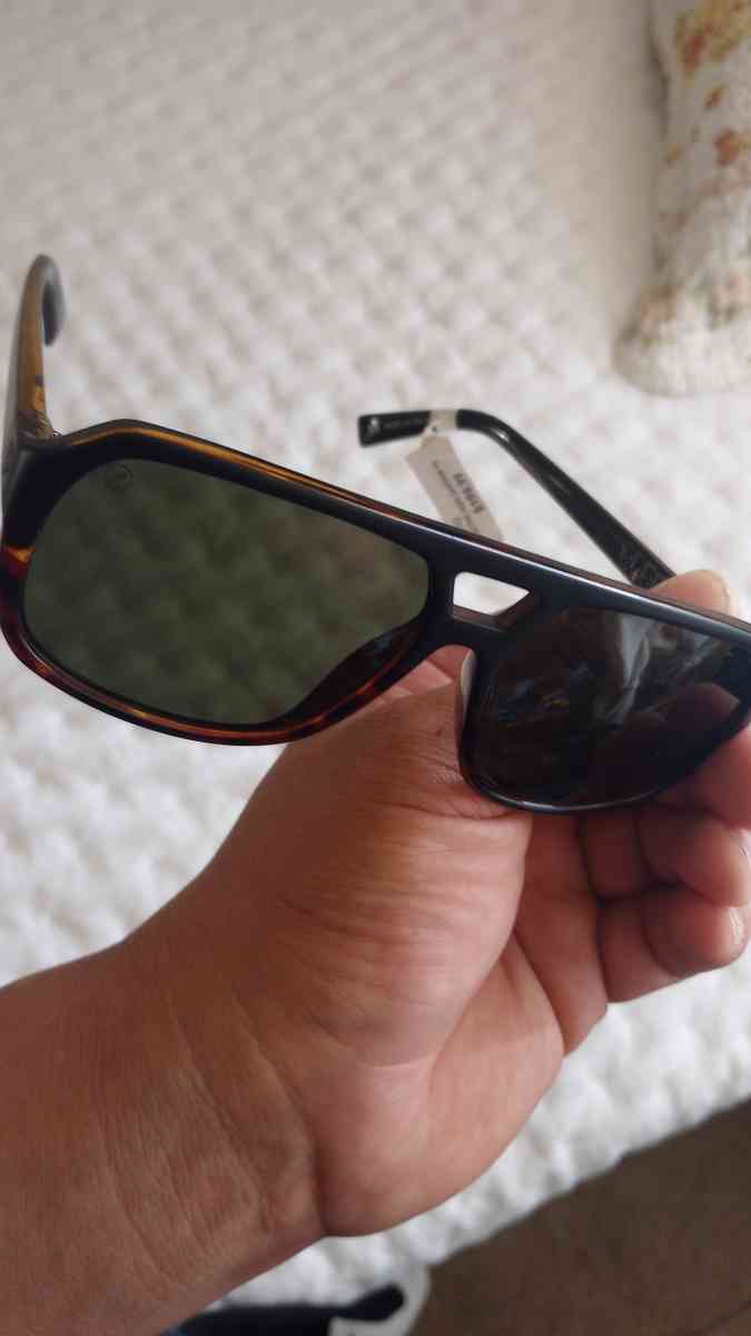 Sunglasses Collection 300 For Whole Collection - Los Angeles, California - FleaMarketBay