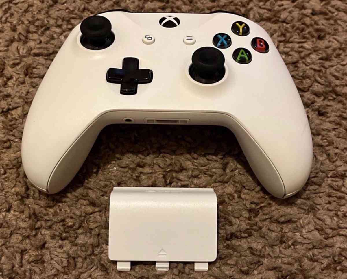 Xbox One S - Magnolia, Texas - FleaMarketBay