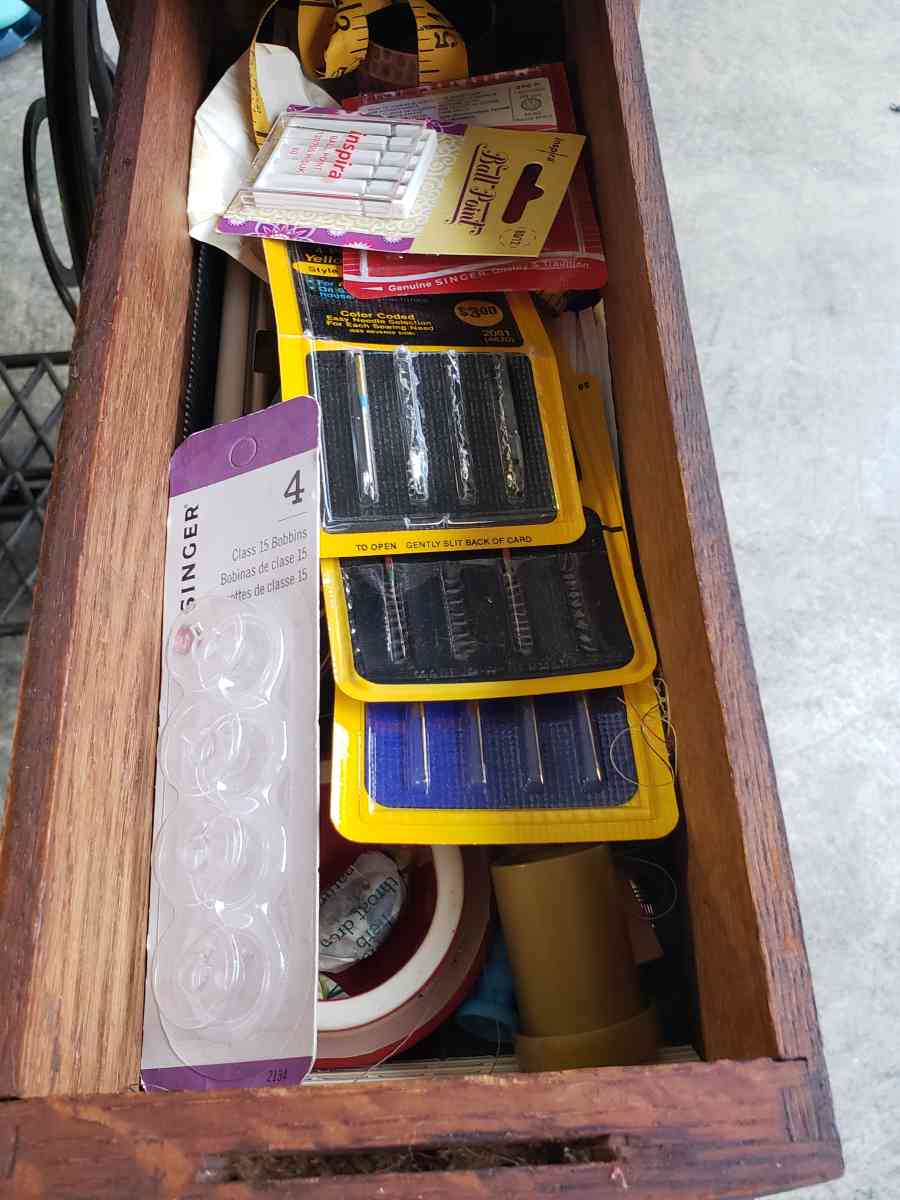 1907 Goldsmith sewing machine and table - Franklin, Indiana - FleaMarketBay