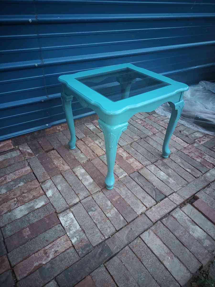 Small Side Table - Shawnee, Oklahoma - FleaMarketBay