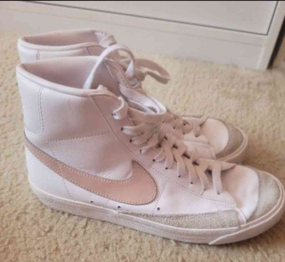 Nike Blazer Mid womens  shoes white and pink - Hudson, Florida - FleaMarketBay