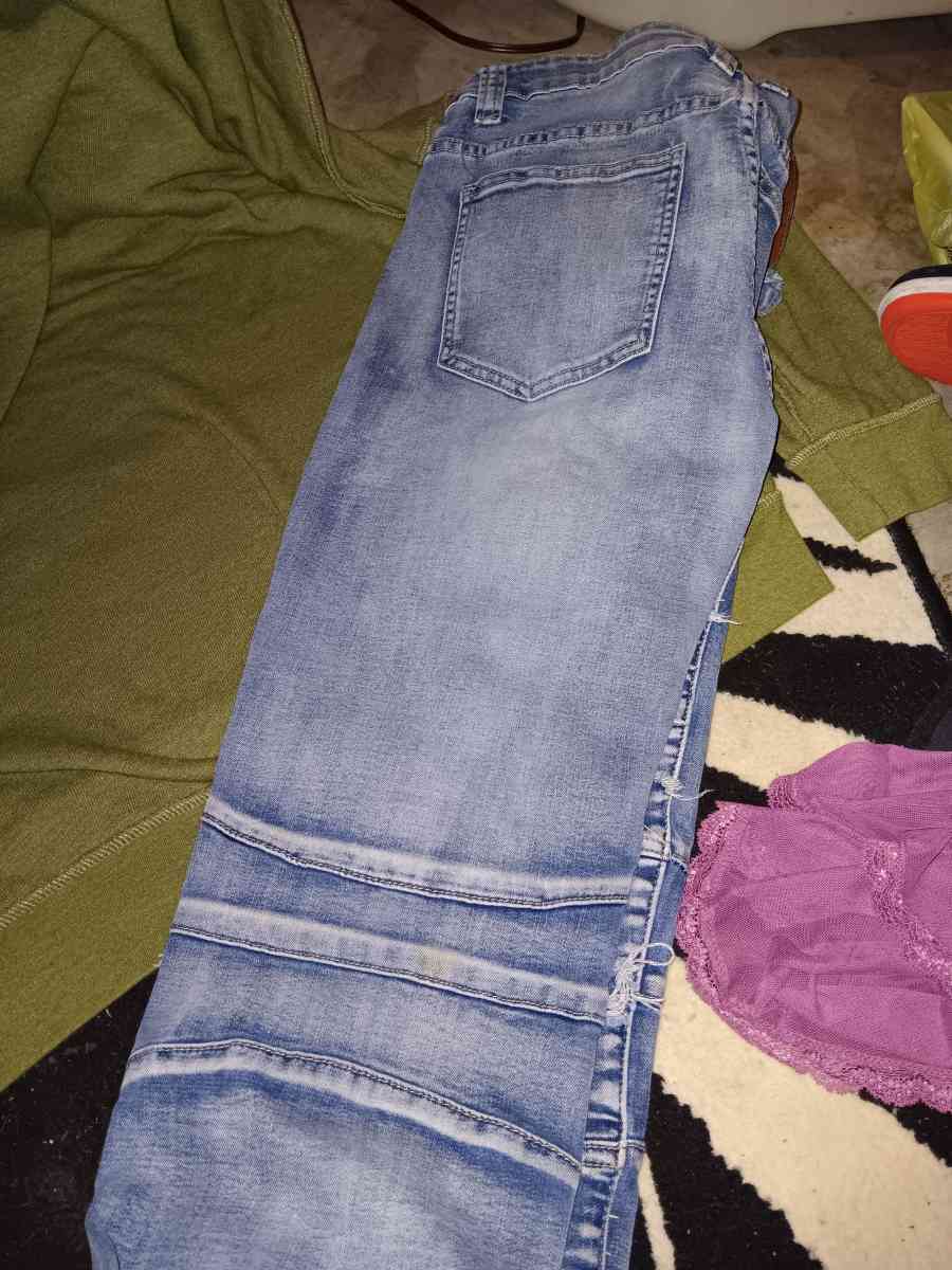 Victorious Skinny Jeans - Independence, Missouri - FleaMarketBay