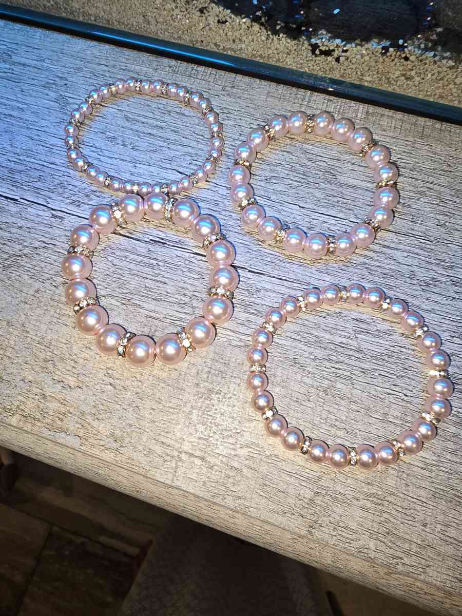Brand New never worn set of 4 pink pearl Bracelets - Hartsville, South Carolina - FleaMarketBay