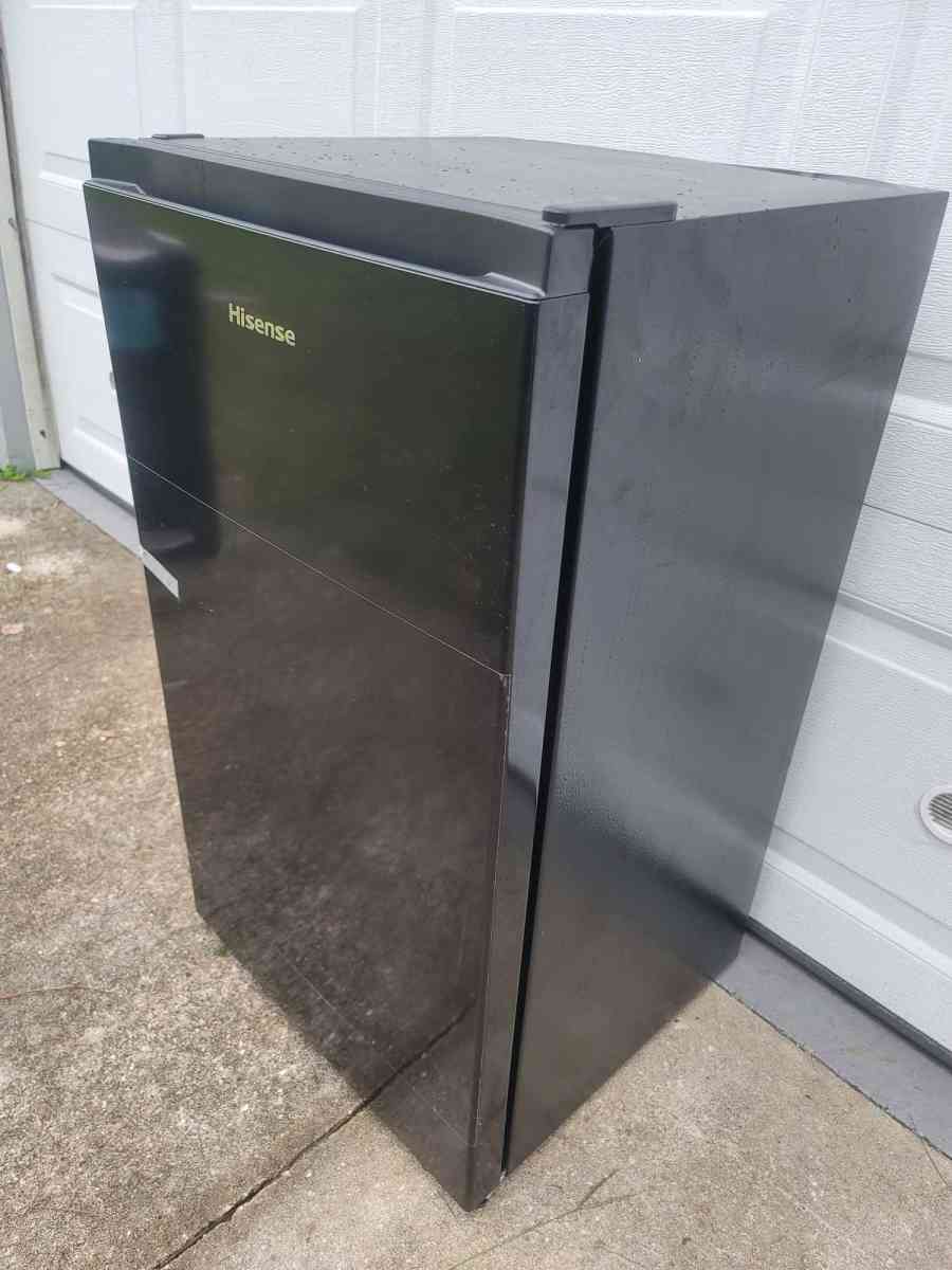 Hisense Mini Fridge - Homosassa, Florida - FleaMarketBay