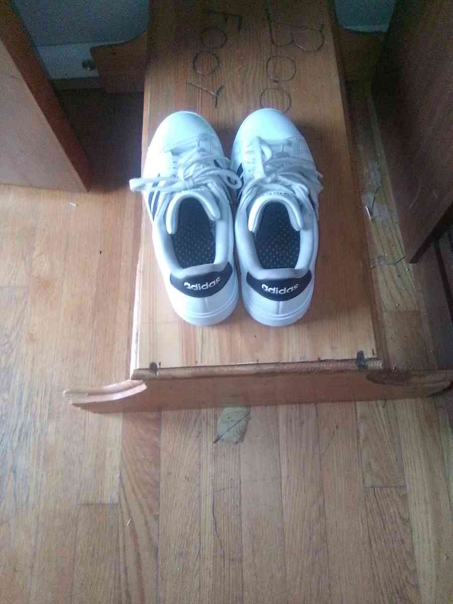 Nearly new Adidas shoes - Lexington, Kentucky - FleaMarketBay