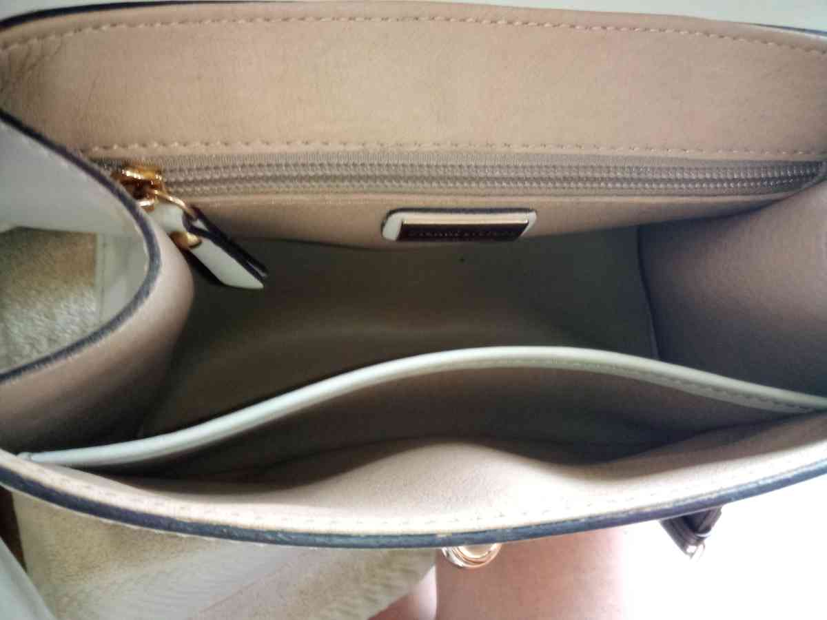 Gianni Notaro White Messanger Bag - Arlington, Texas - FleaMarketBay