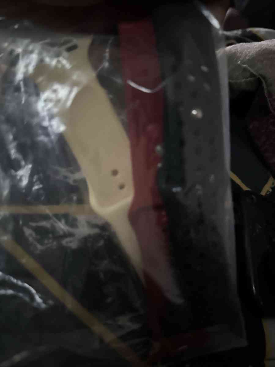 AirPods and appple watch - Cleveland, Ohio - FleaMarketBay