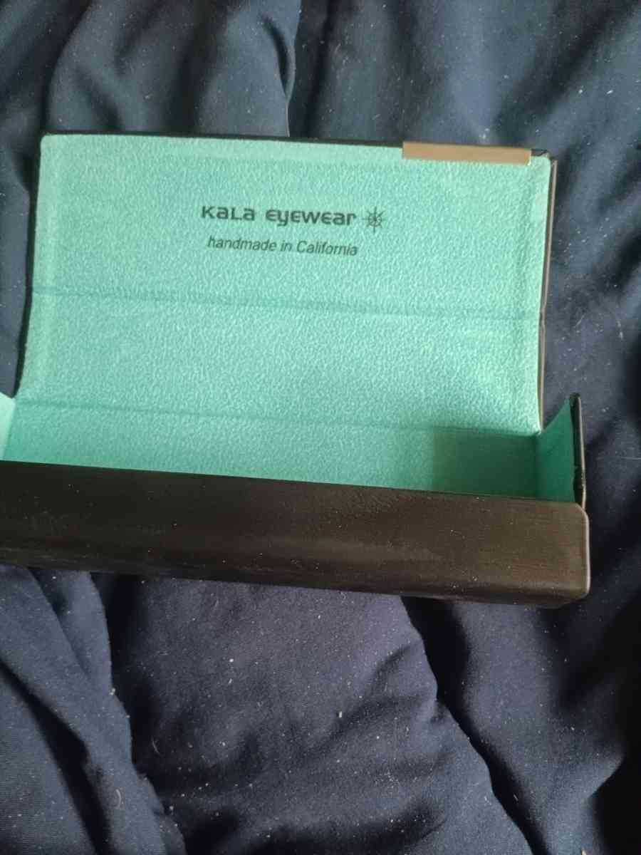 eyeglass cases all a dollar a piece - North Charleston, South Carolina - FleaMarketBay