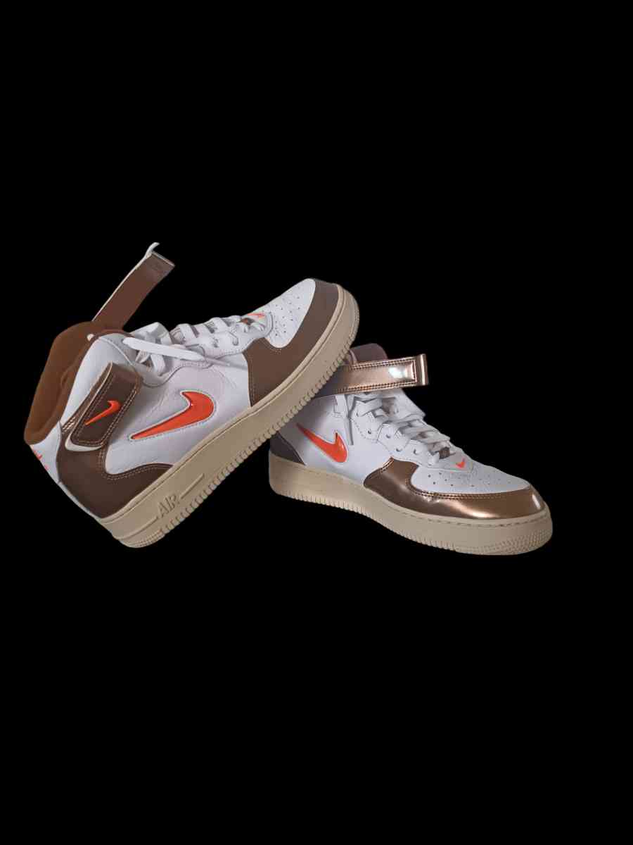 NIKE AIR FORCE 1 brown  white orange color - Louisville, Kentucky