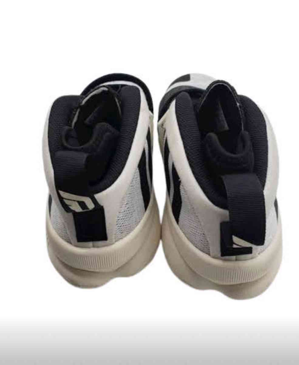 adidas Dame 8 Extply  WhiteBlack  SneakersBasketball - Chicago Heights, Illinois - FleaMarketBay