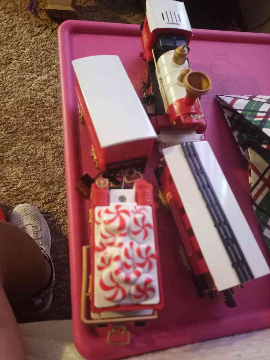 Christmas tree and additional Christmas stuff - Mountain Home, Arkansas - FleaMarketBay