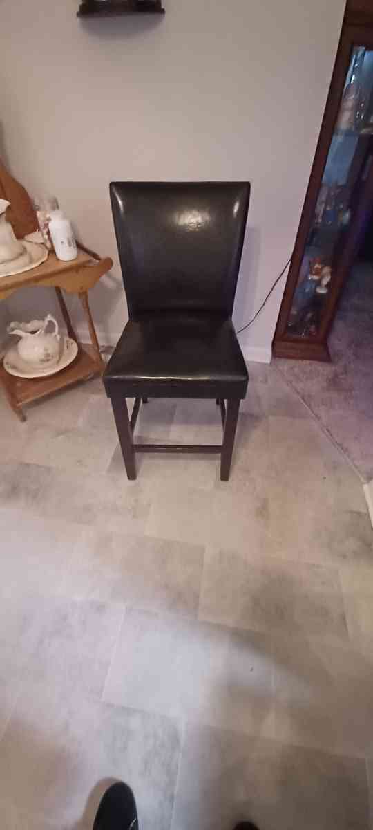 kitchen table and chairs - Glen Burnie, Maryland - FleaMarketBay