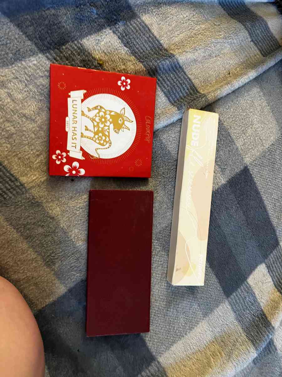 eyeshadow palette - Hazel Park, Michigan - FleaMarketBay