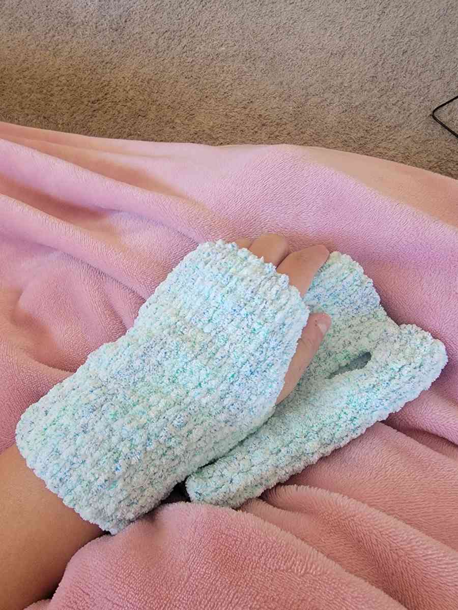 Blue Handwarmers knitted - Minneota, Minnesota - FleaMarketBay