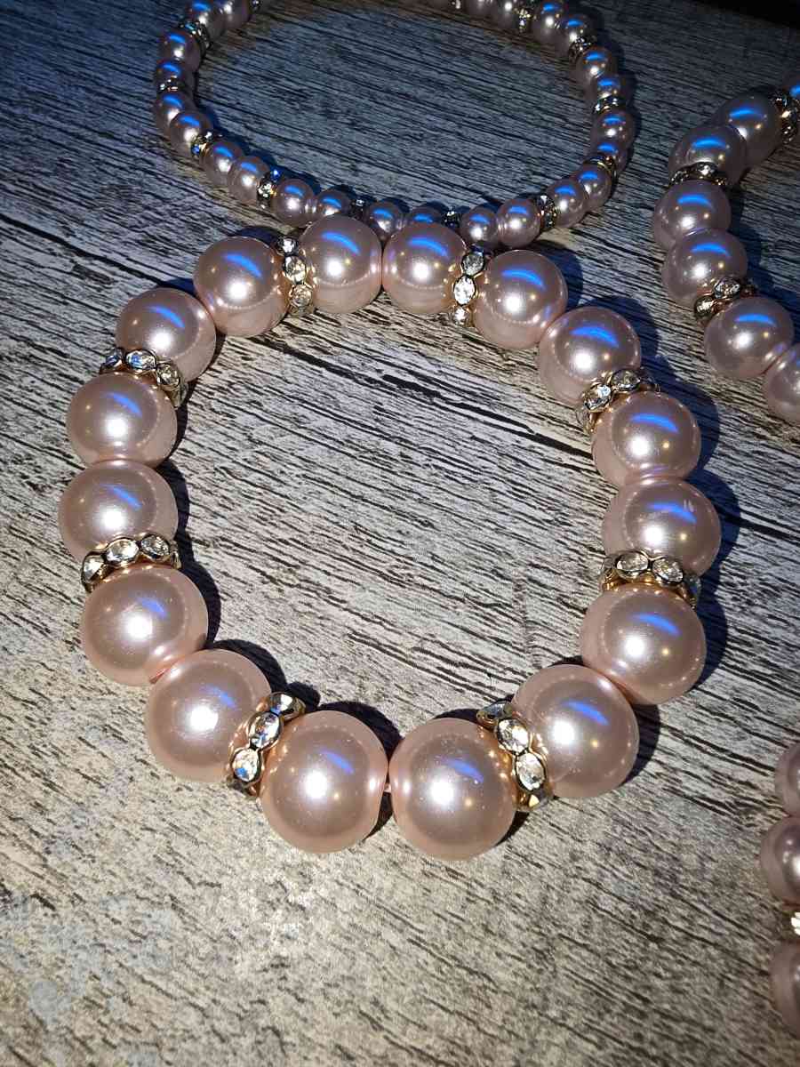 Brand New never worn set of 4 pink pearl Bracelets - Hartsville, South Carolina