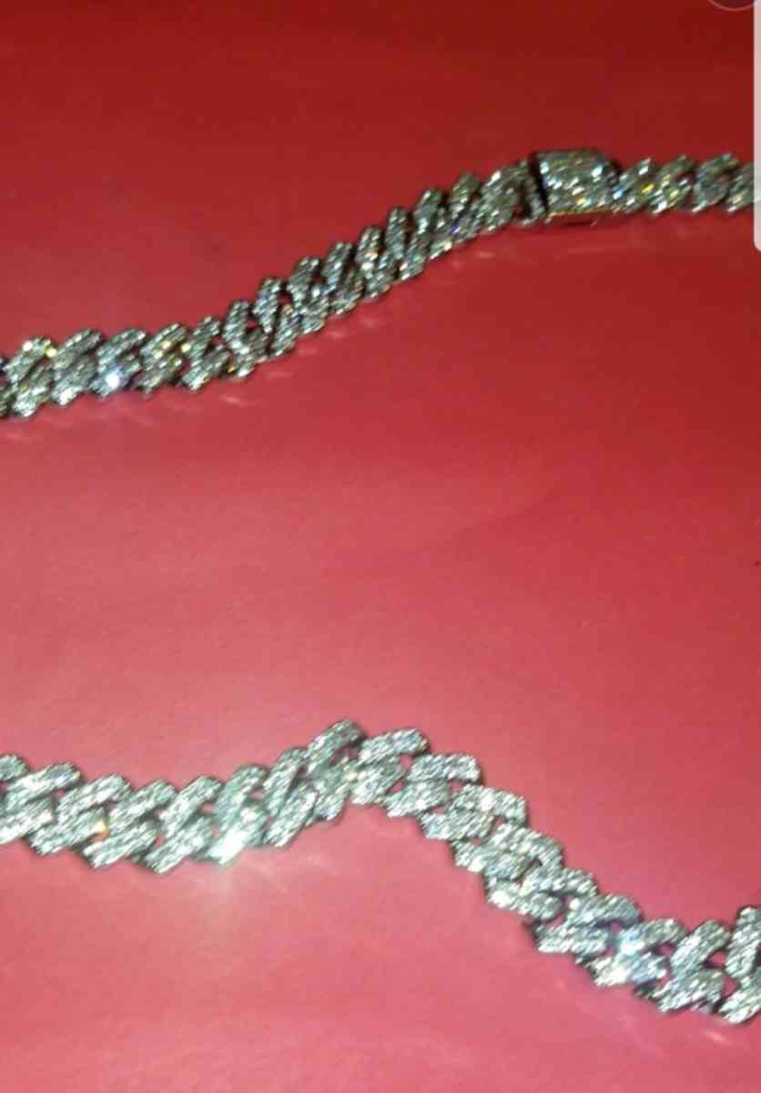 mossinaite Cuban link