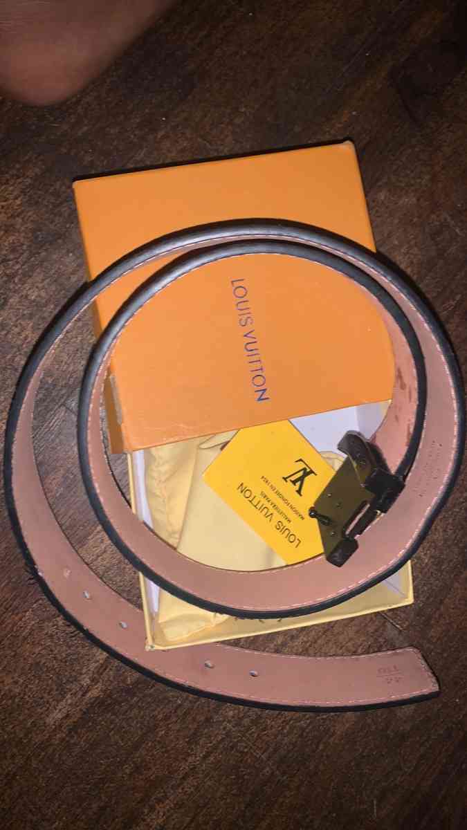 LV Crossbody Bag - Youngstown, Ohio - FleaMarketBay