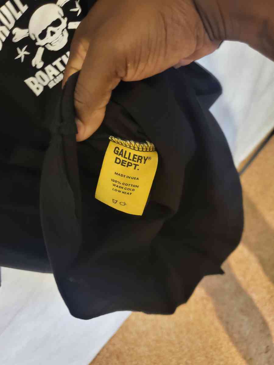 Gallery dept graphics t shirt - Chester, Virginia - FleaMarketBay