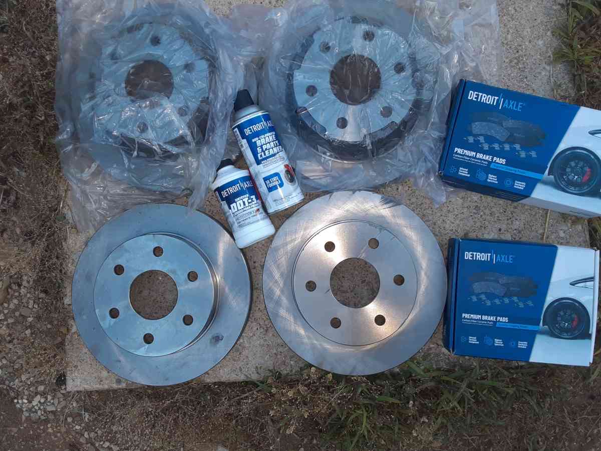 08and up front and back rotorsand brake pads - Kingsport, Tennessee