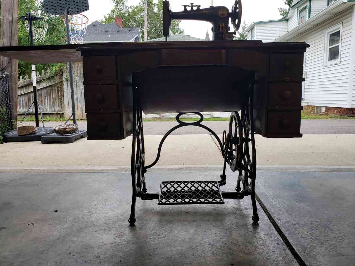 1907 Goldsmith sewing machine and table - Franklin, Indiana - FleaMarketBay