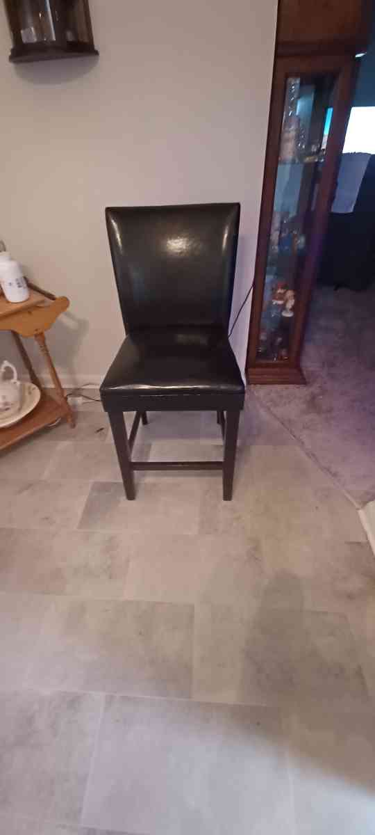 kitchen table and chairs - Glen Burnie, Maryland - FleaMarketBay