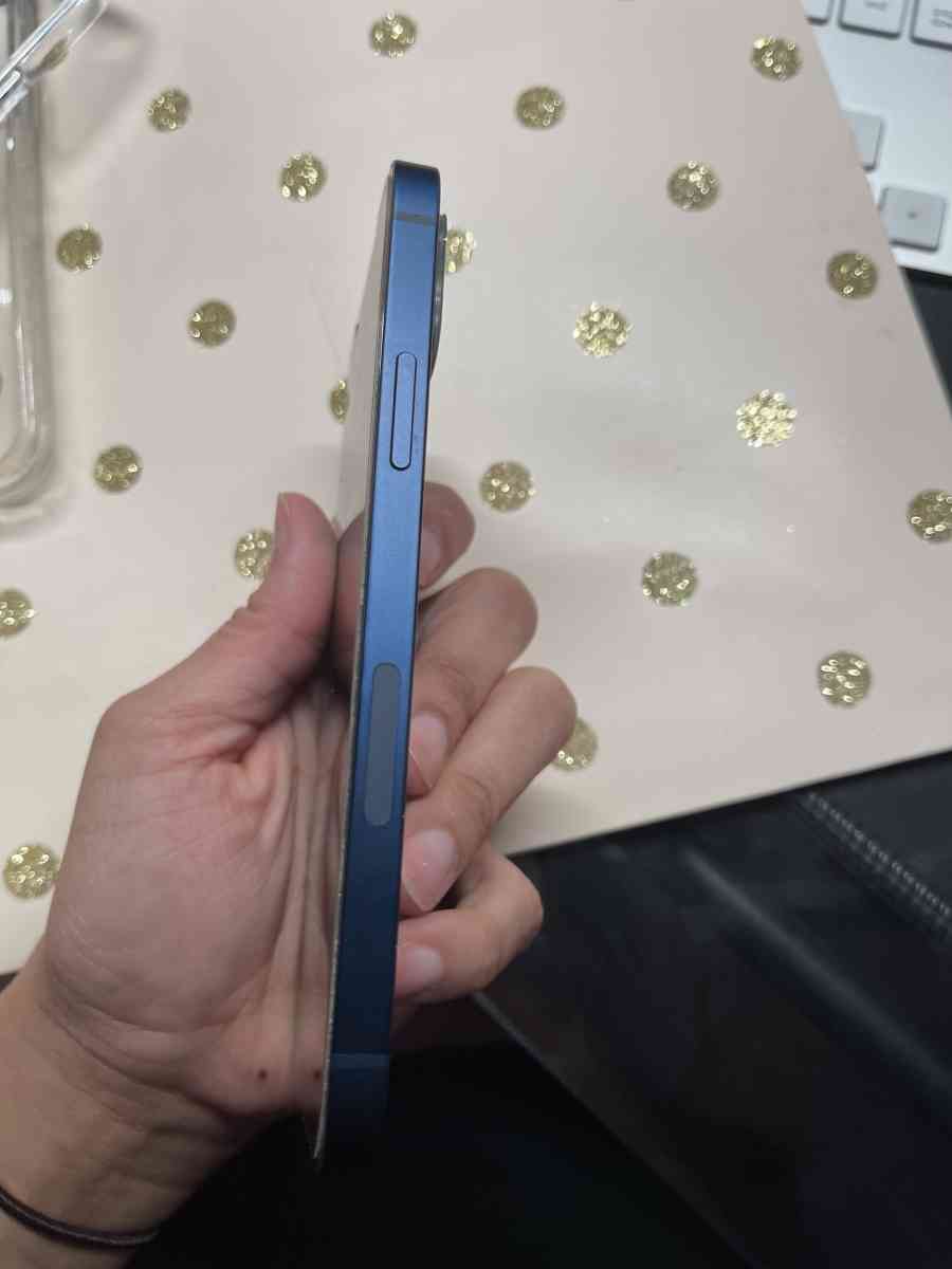 iPhone 12 - Aurora, Illinois - FleaMarketBay