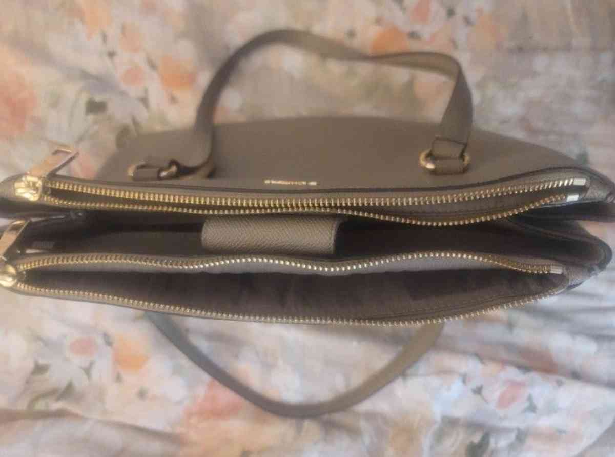 Grey Coach purse - Hudson, Florida